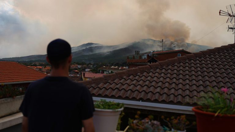 Шпанија се бори са великим пожарима: Изгорело 45.000 хектара, евакуисано 90.000 људи