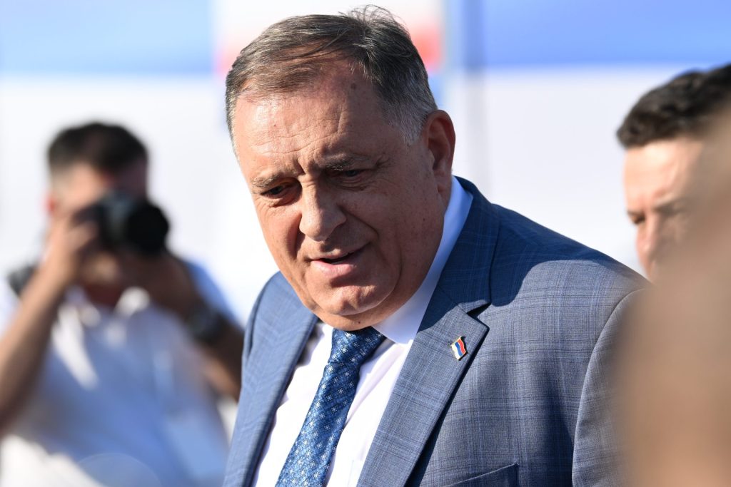 Милорад Додик на скупу Србија једна породица испред Дома Народне скупштине у Београду