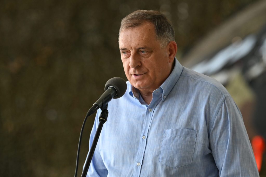 Милорад Додик током посете војном аеродрому Пуковник-пилот Миленко Павловић у Батајници