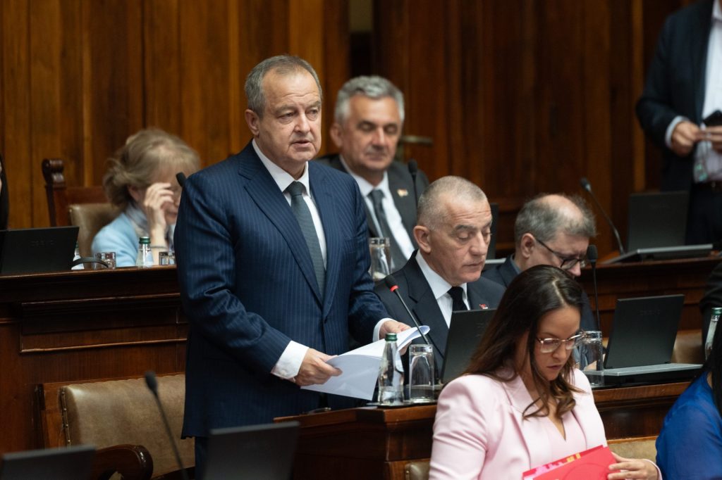 Ивица Дачић образлаже Предлог закона о оружју и муницији на седници Скупштине Србије