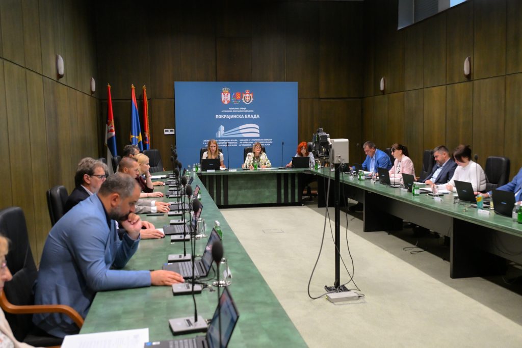 Покрајинска влада издваја 12 милиона динара за 400 деце из социјално угрожених породица