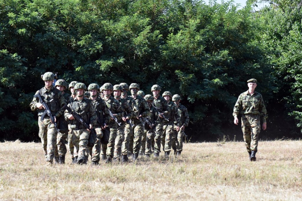 Министарство одбране: У току оспособљавање професионалних војника за подофицире