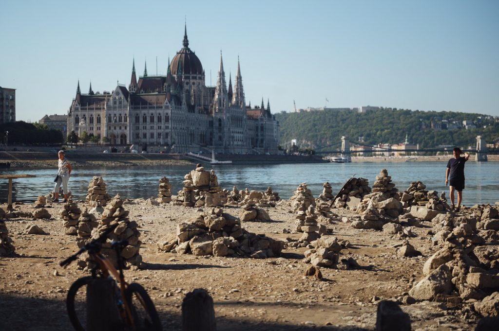 Дунав у Будимпешти при рекордно ниском водостају, 30. јула 2026. године