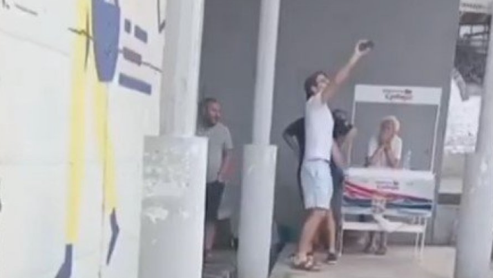 Блокадер провоцирао активисте СНС