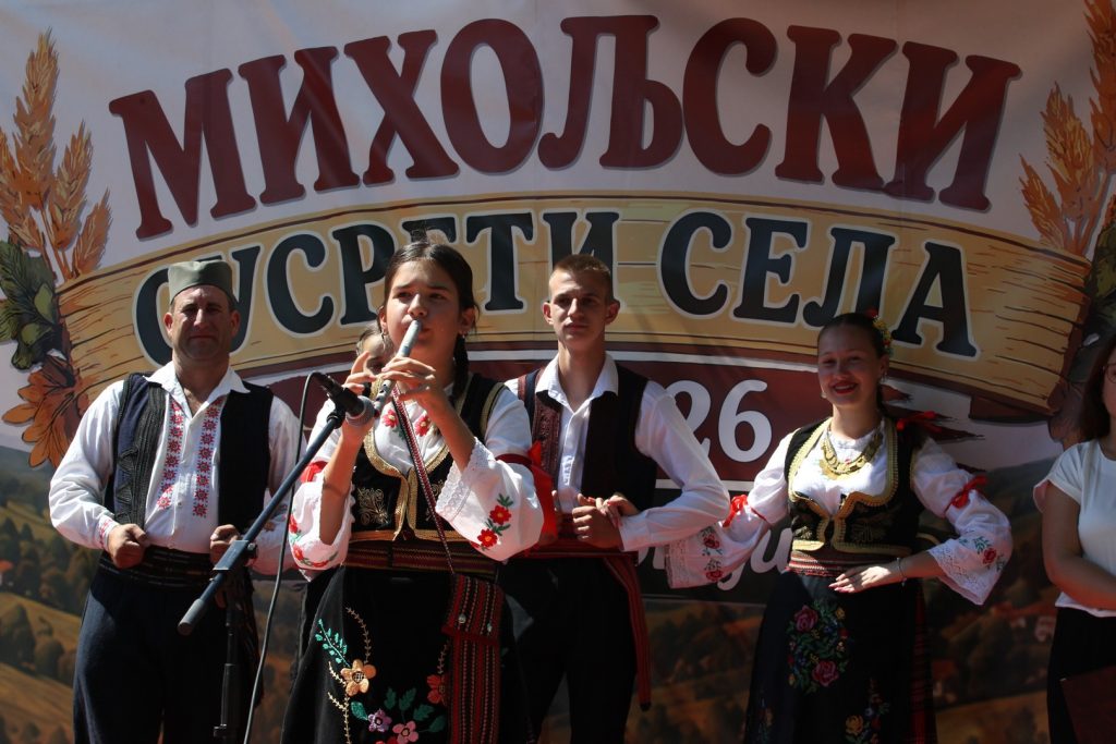 У Вражогрнцима код Александровца отоврени Михољски сусрети и Дом културе