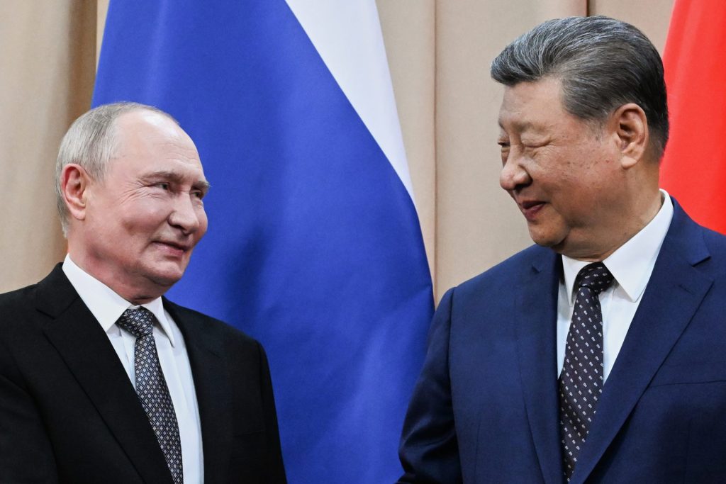 Владимир Путин (лево) и Си Ђинпинг