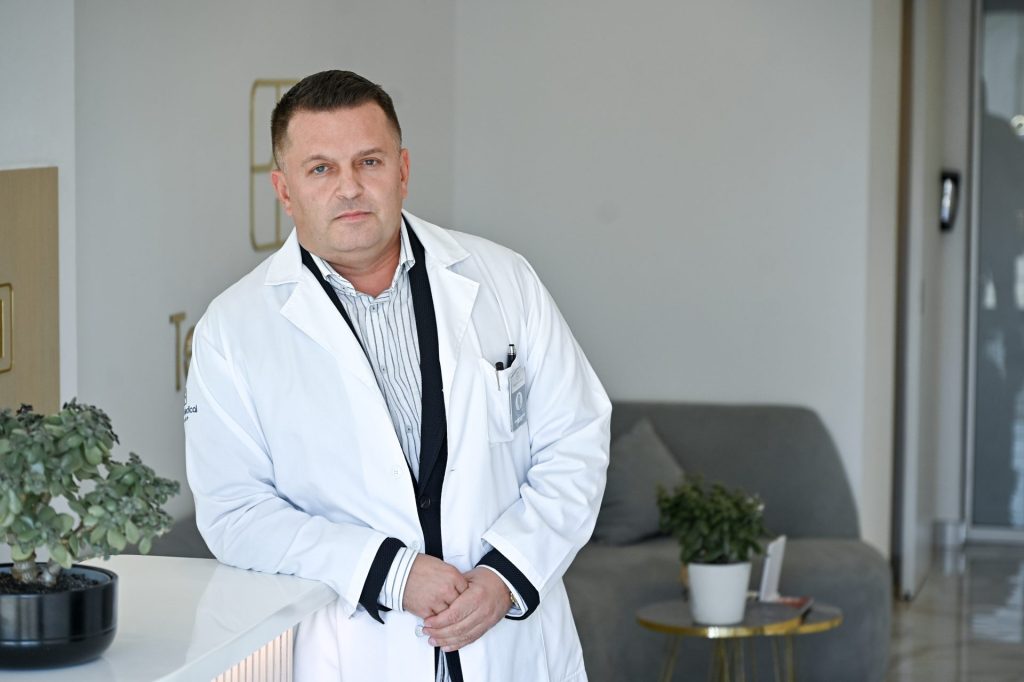 Мр сц. мед. др Огњен Гудељ у болници пред интервју за Српски недељник Компас