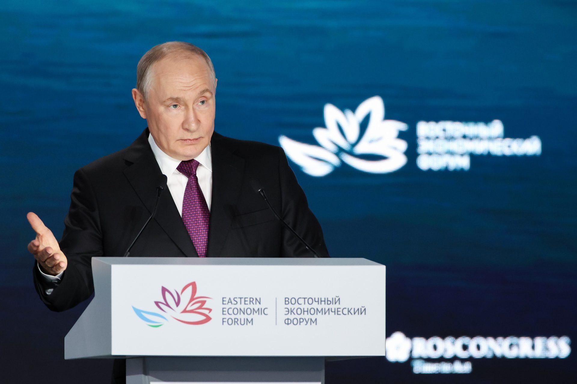 Путин: Постоје шансе за решавање сукоба у Украјини